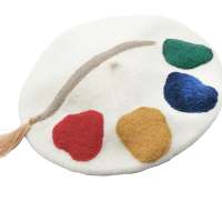 Ivory Barett mit Farbe und Pinsel